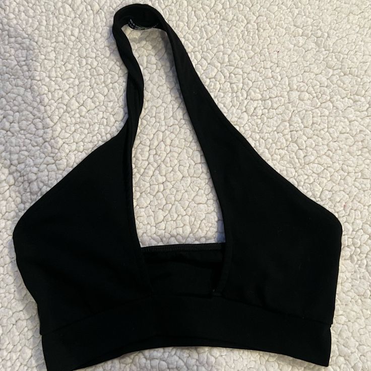 Black Criss Cross Shein Top. Size Xs. Worn Once. Black Halter Neck Top With Built-in Bra, Chic Black Bra-friendly Tops, Black Stretch Crop Top With Built-in Bra, Black Halter Top With Built-in Bra For Spring, Black Tops With Built-in Bra For Club, Black Halter Neck Crop Top With Built-in Bra, Chic Black V-neck Halter Top, Black Cropped Halter Top With Built-in Bra, Black Sleeveless Bra-friendly Halter Top