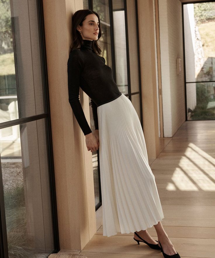 Pleated Skirt Ivory Skirt Outfit, Midi Pleated Skirt Outfit, Beige Pleated Skirt, Elastic Waistband Skirt, Pleated Skirt Outfit, Womens Pleated Skirt, White Pleated Skirt, Jenni Kayne, Ivory Dresses