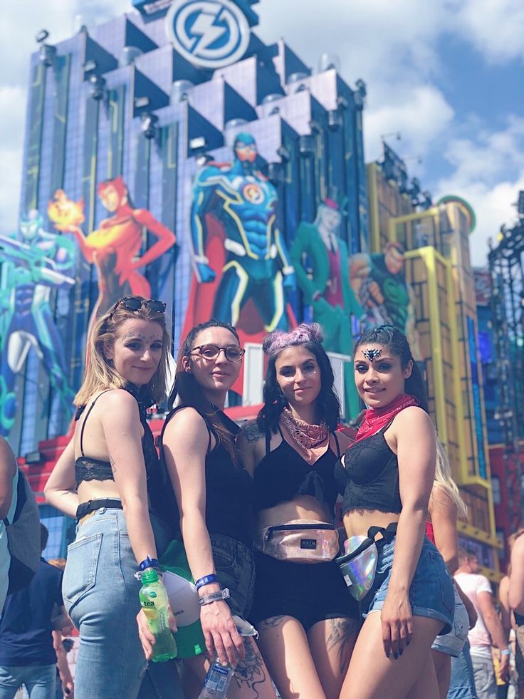 #festival #outfit #festivaloutfit #music #hardstyle #hardmusic #intentsfestival #festivalmakeup #harderstyles #girlpower #festivalmusic #hard #defqon1 #summer #friends Defqon 1, Hard Music, 2024 Goals, Summer Friends, Festival Makeup, Festival Outfit, Girl Power, Music Festival, Tent