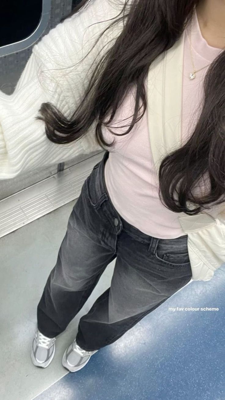 Cute K Fashion, Saranghoe Fits, Tracy Saranghoe Outfit, Tracy Sohn Outfits, Saranghae Tracy Outfits, Korean Athletic Fashion, Saranghoe Tracy Fits, Pink Outfits Korean, Saranghoe Outfits