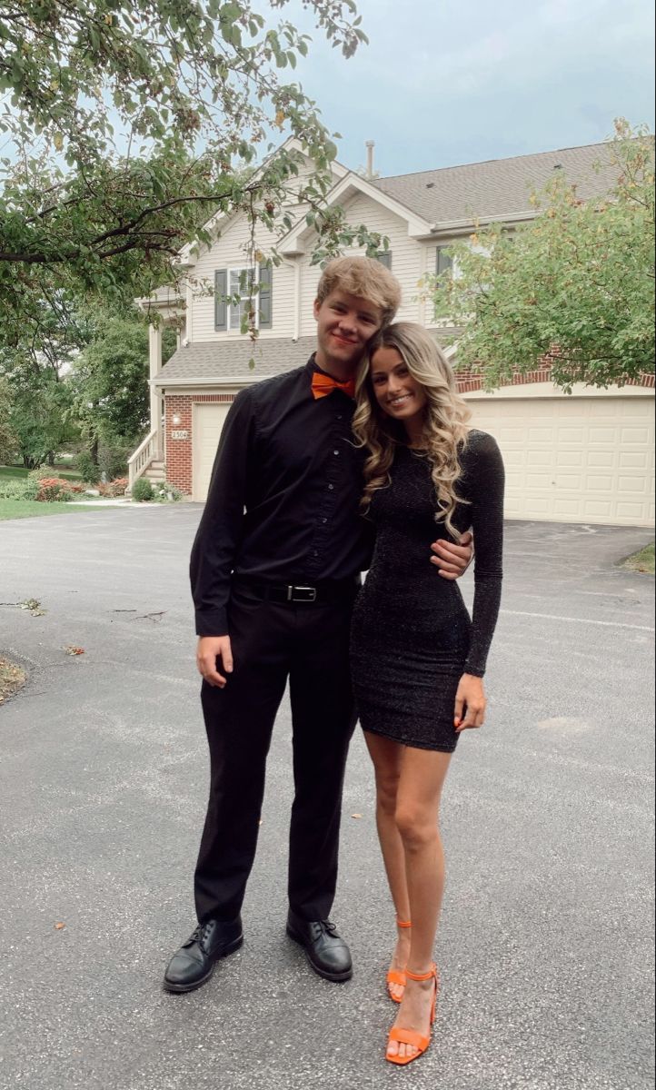 Homecoming Couples Matching Shoes, All Black Hoco Outfit Couple, Black Homecoming Couple Outfits, Homecoming Dresses Matching Date, Black And Silver Hoco Couple, Black And White Hoco Couple, Black Dress Hoco Couple, Brown Hoco Dress Couple, Black And Gold Hoco Couple