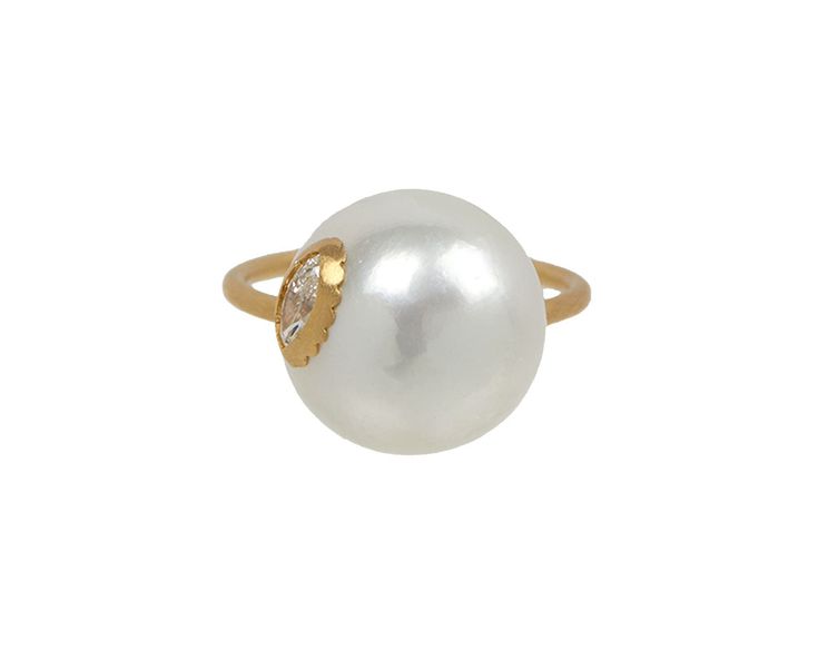 Shinkai South Sea Pearl an Diamond Ring Gentle Movement, Jewelry Facts, Daniela Villegas, Twist Jewelry, Japanese Jewelry, Jewelry Education, Pearl And Diamond Ring, Marquise Cut Diamond, Sea Pearl