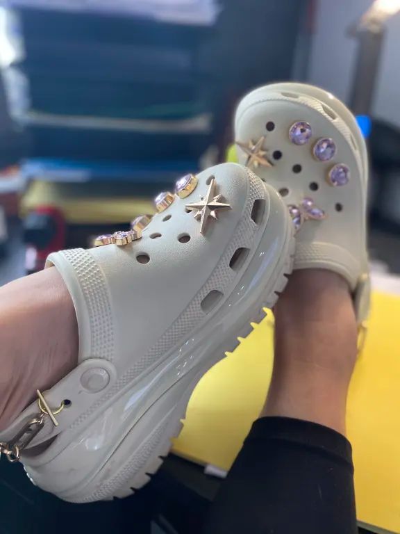 Mega Crush Clog - Crocs Croc Loafers Outfit, Croc Crush Clog, Cute Crocs Ideas, Bridesmaid Crocs, Crocs Designer Jibbitz, Crocs Mega Crush Clog Outfit, Croc Charm Ideas, Crocs Platforms Outfit, Cross Outfits