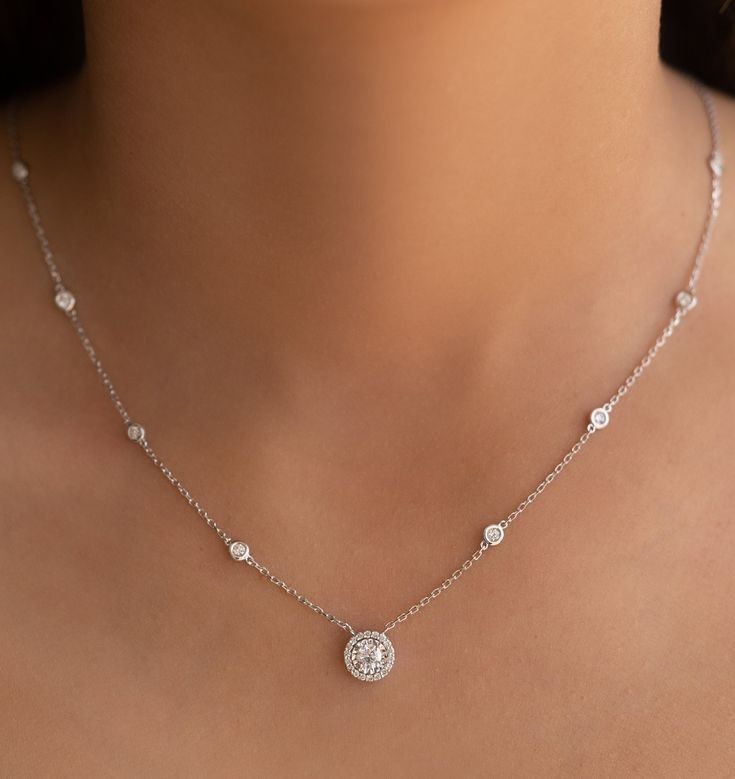 Custom Diamond Pendant Necklace, Chain For Diamond Pendant, Diamond Solitaire Necklace Setting, Diamond Necklace Delicate, Diamond Necklace Chain, Diamond Necklace With Pendant, Casual Diamond Necklace, Diamond Halo Pendant, Diamond Chain With Pendant