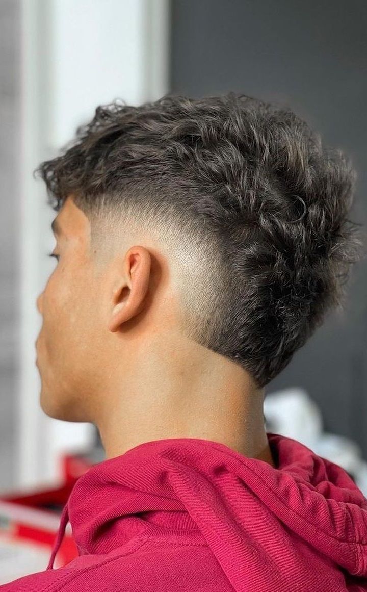 Fade Haircut Curly Hair, Mullet Fade, Haircut Selfie, Photo Hijab, Mohawk Hairstyles Men, Mens Haircuts Short Hair, Men Haircut Curly Hair, Mullet Haircut, Mens Hairstyles Thick Hair