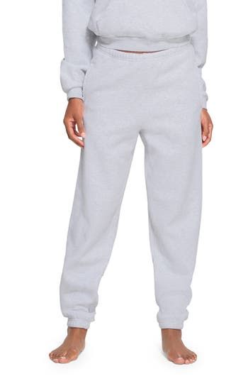 Cozy up in these cotton-blend fleece sweatpants designed with an easy elastic waist for laid-back vibes that totally fit the theme of Kim Kardashian's SKIMS. 31" inseam; 11" leg opening; 11 1/2" front rise; 16" back rise (size Medium) Elastic waist 70% cotton, 30% polyester Machine wash, tumble dry Imported Skims Cotton Fleece, Cozy Heather Grey Cotton Sweats, Comfy Soft-washed Cotton Sweats, Sporty Heather Grey Cotton Sweatpants, Everyday Soft-washed Cotton Sweats, Fleece Sweatpants, Kim Kardashian, Drawstring Waist, Bottoms Pants