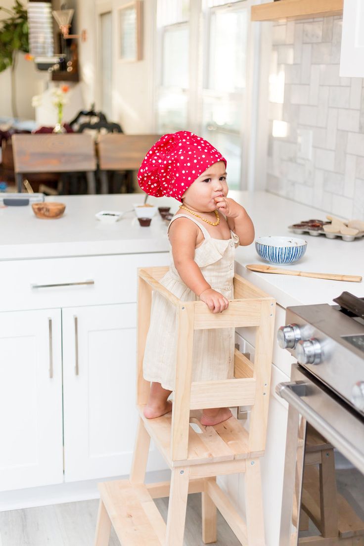 Diy Learning Tower, Learning Tower Diy, Toddler Kitchen Stool, Island In The Kitchen, Baby Ruth, Learning Tower, Prepare Meals, Parenting Inspiration, Diy Toddler