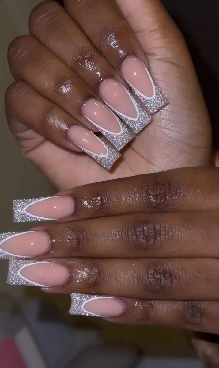 Quarter Of An Inch Acrylic Nails, Silver And Pink Acrylic Nails, Silver And Pink Nail Designs, May Nail Ideas 2024, Pretty Gray Nails, Holiday Nails Medium Length, Angel Nails Designs Simple, Silver Simple Nails, Birthday Nails January