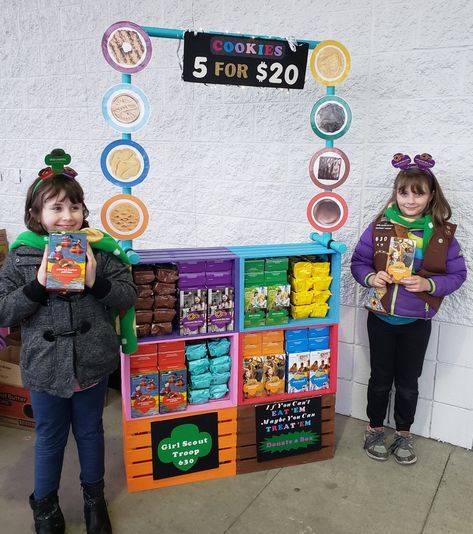 Girl Scout Cookie Booth using crates Girl Scouts Booth Ideas, Drive Through Cookie Booth, Cookie Booth Display Ideas, Girl Scout Wagon Ideas, Gs Cookie Booth Ideas, Girls Scout Cookie Booth Ideas, Girlscout Booth Ideas, Daisy Cookie Booth Ideas, Girl Scout Cookie Wagon Ideas