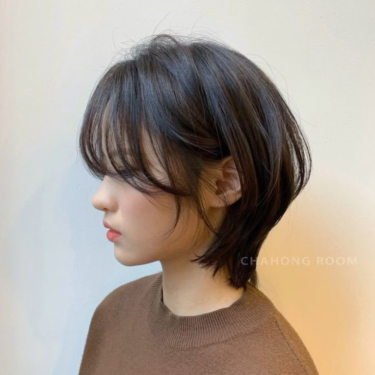 Shortish Hair, Short Black Hair, Tomboy Hairstyles, Korean Short Hair, Asian Short Hair, Hair Inspiration Short, Shot Hair Styles, Haircut And Color, Penteado Cabelo Curto