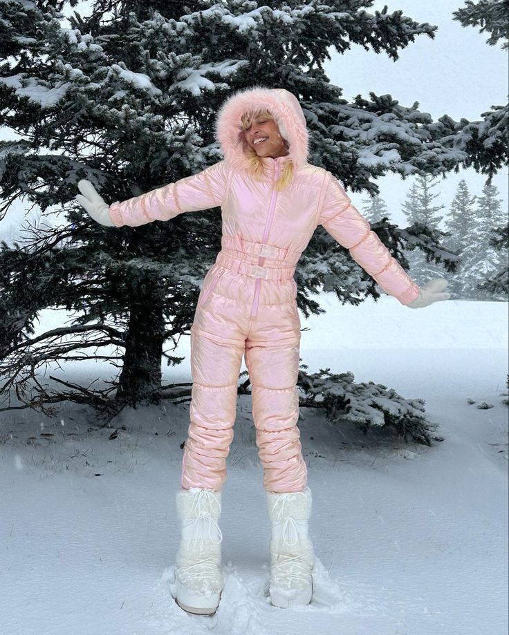 Snowsuit Aesthetic, Cute Snow Suit, Snow Suit Aesthetic, Pink Snowboard Aesthetic, Pink Skiing Outfit, Pink Snowboard Outfit, Winter Bimbocore Outfits, Snow Suit Outfit, Pink Snow Outfit