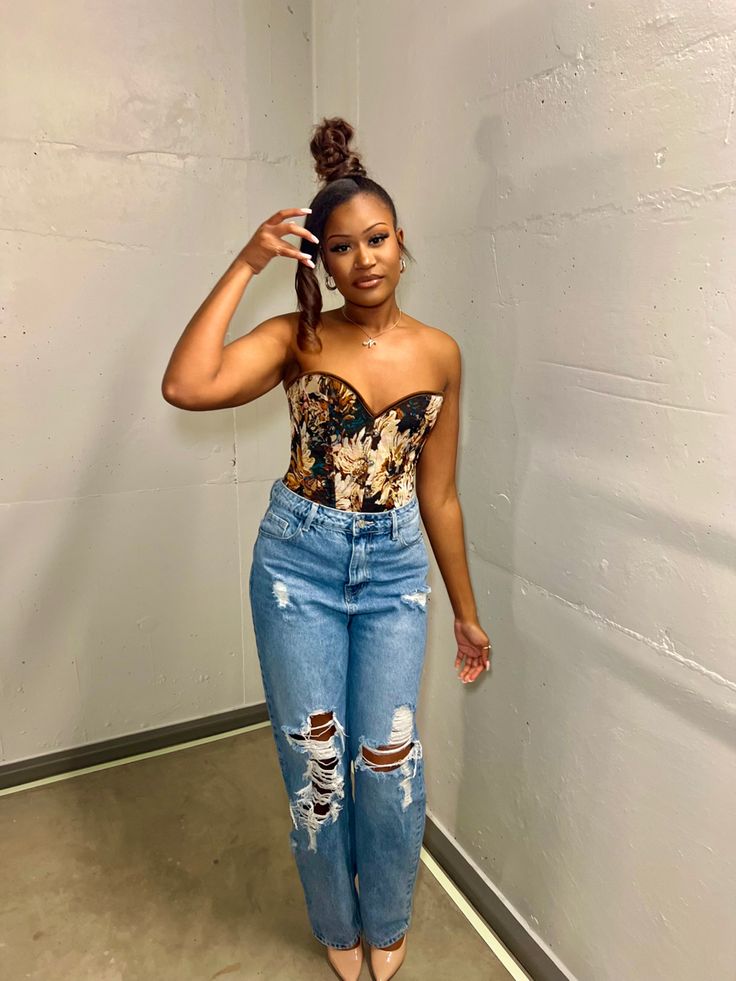 top: shein corset jeans: shein Corset With Jeans Outfits, Corset With Jeans, Nicki Minaj Concert, Corset Jeans, Corset And Jeans, Plus Size Corset Tops, Corset Top Outfit, Corset Looks, Plus Size Baddie Outfits