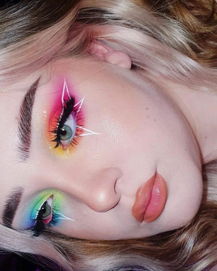 Moon And Star Makeup Look, Tie Dye Makeup Looks, Makeup Looks Kawaii, Rave Party Makeup, Music Festival Makeup Ideas, Easy Eye Makeup Looks, Edm Makeup, Rainbow Makeup Looks, Fun Makeup Ideas