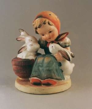 This 3-inch imitation Hummel appears to be a combination of Easter Time (Hum 384) and Playmates (Hum 58). Hot Glue Stencil, Hummels Germany, Goebel Figurines, Hummel Figurines Antiques, Country Animals, Goebel Hummel, Figurine Collection, Beautiful Sketches, Hummel Figurines