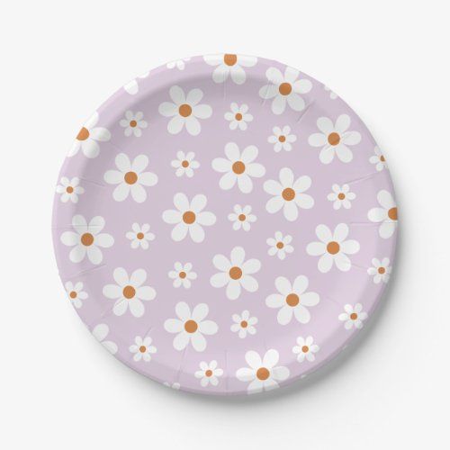 a paper plate with daisies and dots on the rim is shown in front of a white background