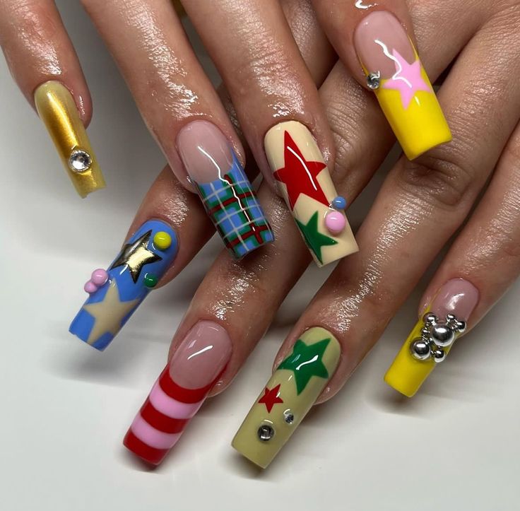 Cute Freestyle Nails, 90s Rap Aesthetic Wallpaper, Rap Aesthetic Wallpaper, Jewelry Latina, Circus Nails, Winter Outfits Red, Dresses Coquette, 90s Rap Aesthetic, Hairstyles Dinner