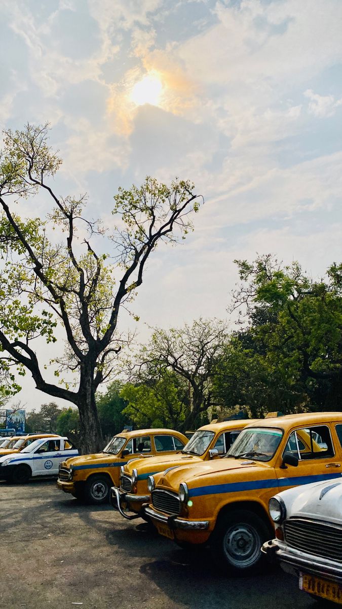 Kolkata, Yellow Taxi, Sunny Day, Aesthetic Travel India Beautiful Places, Morning Photography, Happy Birthday Love Quotes, Yellow Taxi, Best Snapchat, Happy Birthday Love, Love Couple Photo, Good Morning Gif, City Aesthetic