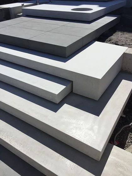 several concrete blocks are stacked on top of each other in order to be used for landscaping