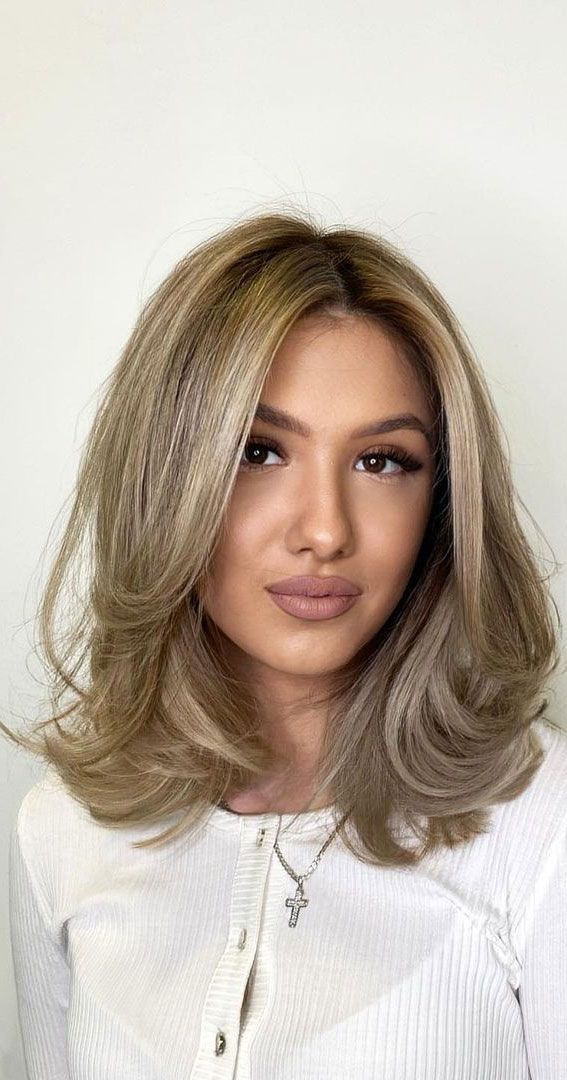 Cute Shoulder Length Haircuts With Layers, Low Layers With Curtain Bangs, Short To Medium Layered Hairstyles, Long Layered Haircuts Short Hair, Haircuts That Flip Out, Low Layers Haircut Short Hair, Layered Hair For Shoulder Length Hair, Layered Short Hairstyles Shoulder Length, U Shape Haircut Short