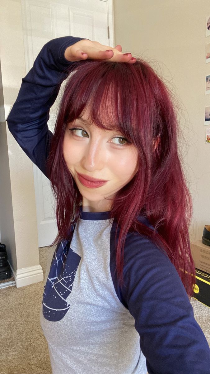 Red Hair Light Eyebrows, Pale Skin Dark Red Hair, Sangria Red Hair, Deep Raspberry Hair Color, Starfire Hair Color, Red Hair With Fringe Bangs, Hair Dye Ideas Straight Hair, Red Hair With Side Bangs, Dark Red With Blonde Money Piece