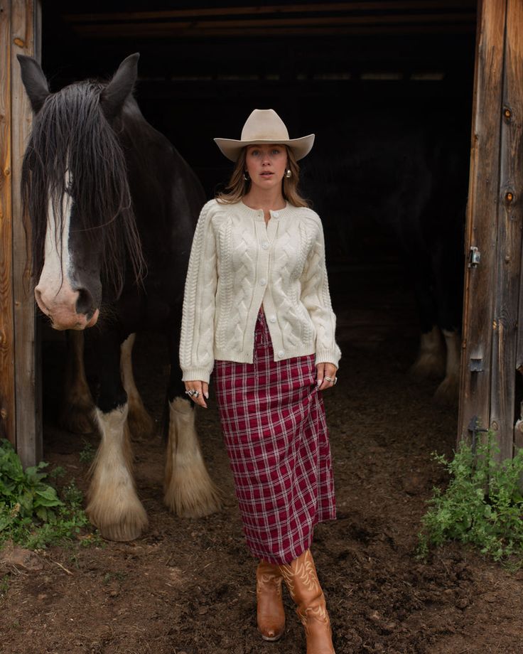 Fall Country Outfits, Courtney Steeves, Fall Western Outfits, Western Casual Outfits, October Photoshoot, Fall Cowgirl, Country Fall Outfits, Yellowstone Outfits, Western Fits