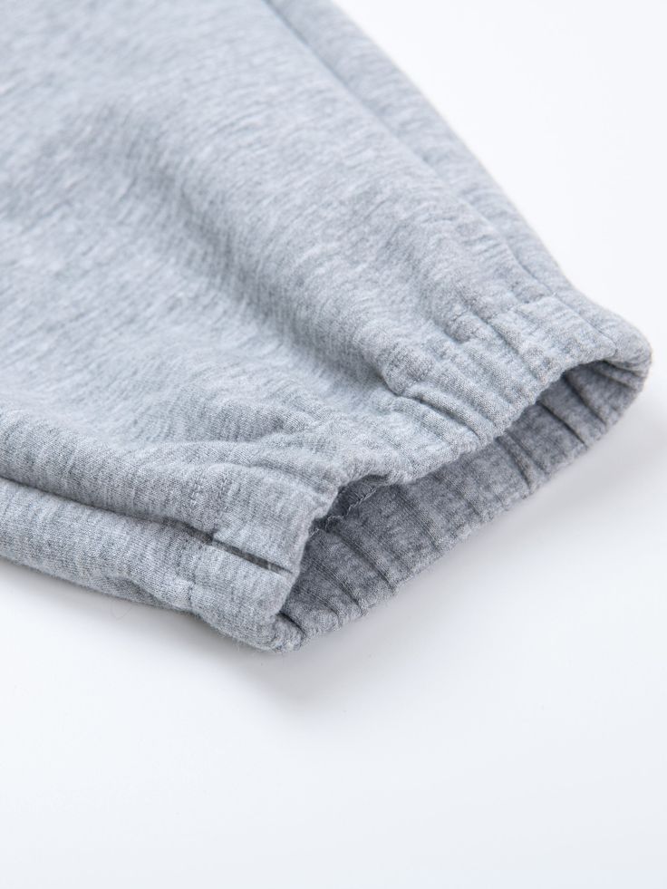 Details: Refreshing light gray color sweatpants Loose drawstring leg design Elasticated waist with side pockets Materials & Care: Cotton 93.5%, Nylon 6.5% Hand wash | Dry clean Do not bleach Size & Fit: Model is 5'7", Bust 32, Waist 24, Hips 35, wearing a size S Item #: EM2PA36 Light Gray Color, Sale Promotion, Leg Design, Chic Me, Light Gray, Business Casual, Sweat Shirt, Light Grey, Gray Color