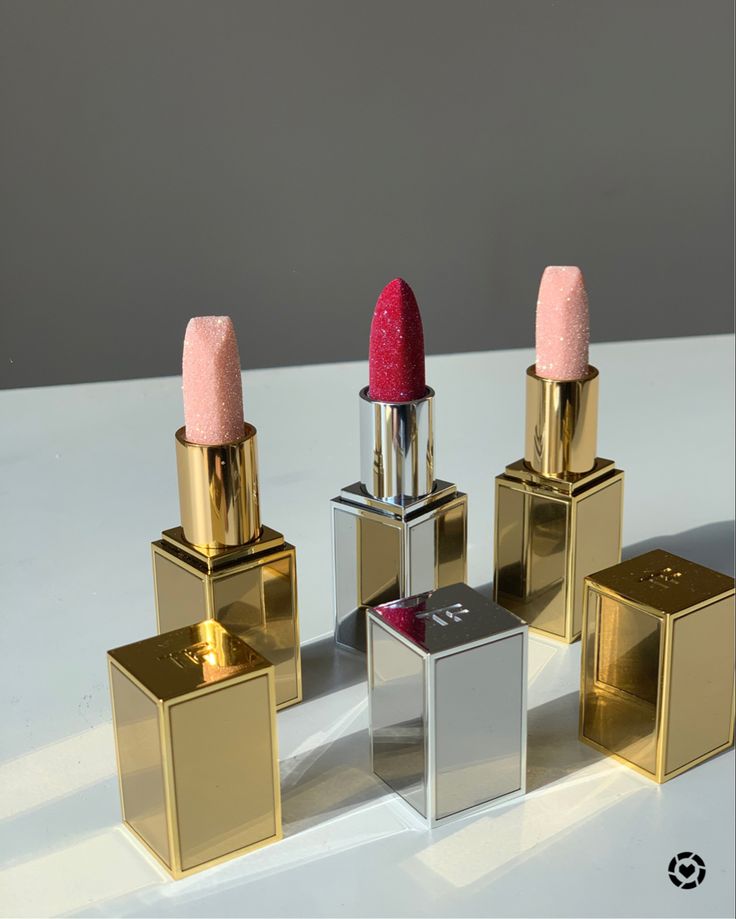 Tom ford lipstick Tom Ford Sparkle Lipstick, Tom Ford Glitter Lipstick, Bougie Closet, Expensive Lipstick, Glamour Makeup Looks, Sparkle Lipstick, Tom Ford Lipstick, Ford Girl, Luxury Lipstick