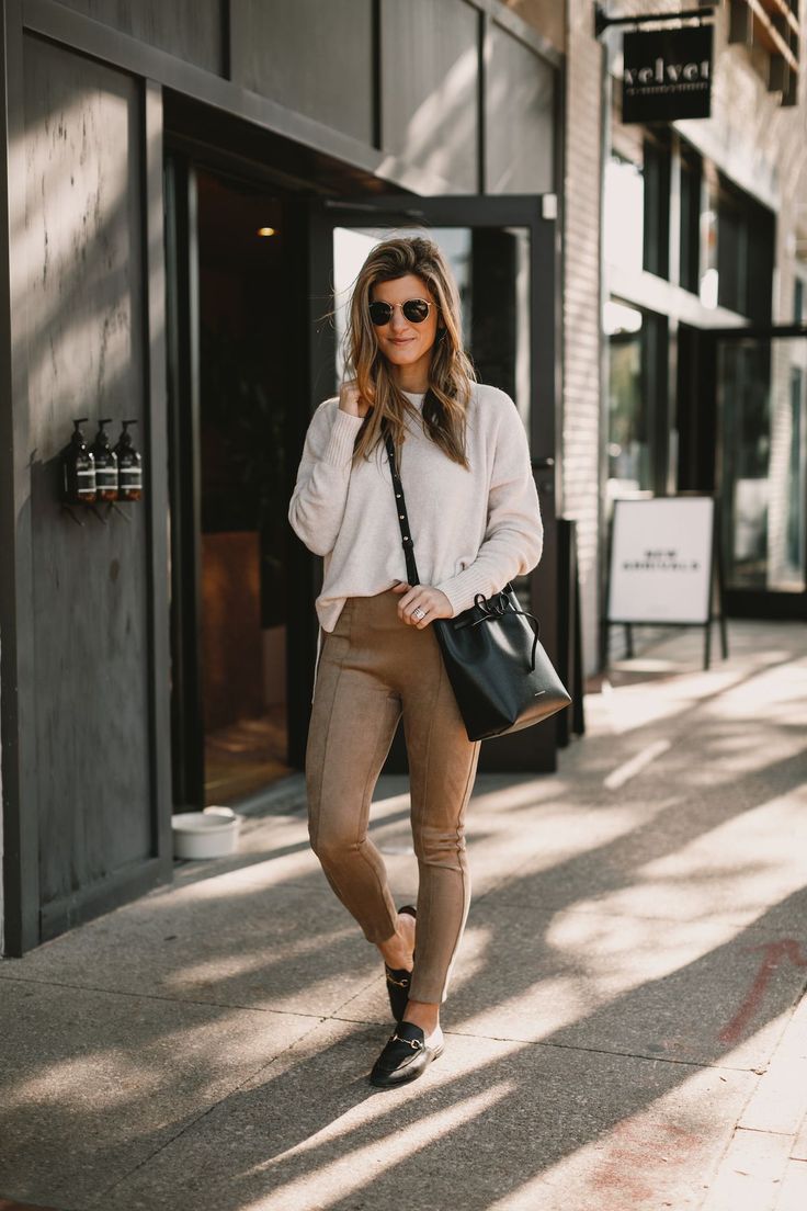 The Suede Leggings of My Dreams Faux Suede Pants Outfit, Tan Suede Leggings Outfit, Suede Leggings Outfit, Outfit Winter 2022, Winter 2022 Trends, Winter Outfits Trendy, Outfit Athletic, Flattering Leggings, Cold Weather Outfits Winter