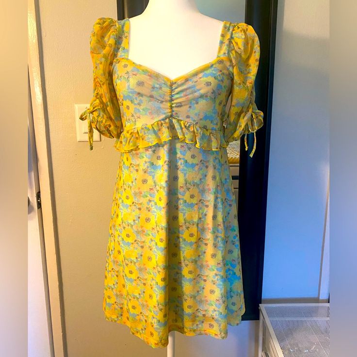 Topshop Mini Floral Dress. Nwt Yellow Retro Dress With Ruffles, Yellow Sundress With Square Neck For Spring, Yellow Square Neck Sundress For Spring, Yellow Sundress With Square Neck, Yellow Square Neck Sundress, Yellow Square Neck Summer Sundress, Retro Yellow Mini Length Dress, Yellow Mini Dress With Ruffles And Square Neck, Retro Yellow Mini Dress