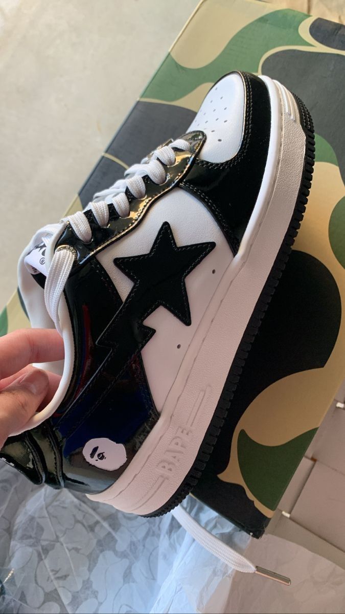 #nike Bape Star Shoes Black, Bape Star Shoe, Y2k Star Shoes, Black Star Shoes, Nike Star Shoes, Bape Shoes Outfits Women, 2000s Shoes Sneakers, Star Sneakers Outfit, Bape Star Shoes