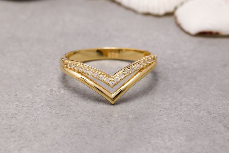 ★14K Solid Gold V Ring, 925 Sterling Silver V Ring, Chevron Ring, Curved Ring, Mother's Day Gift, Valentine's Day Gift, Christmas Gift★ ▷ MATERIAL ★ All of our 10K, 14K, 18K Jewelry are Solid Gold. ( Not Gold Filled or Gold Plated ) ★ All of our silver jewelry is 925 sterling silver and 14 carat gold plated. (Our white silver jewelry is rhodium plated.) ▷ PRODUCTION AND PACKAGING ★ Our jewelry is handmade. It is specially prepared for you in the dimensions you want upon order. ★ We work with three colors in our jewelry. Yellow, Rose, White ★ We prepare our jewelry by examining it to the smallest detail with our 21 years of experience. ★ Since we care about customer satisfaction and long-term relationship, we produce our jewelry considering daily use and natural wear. ★ If you wish, we can Name Gold Ring Design For Women, Daily Wear Gold Rings For Women, V Rings, Band Rings Women, Curved Ring, V Ring, Curve Ring, Circle Jewelry, Gold Rings Fashion