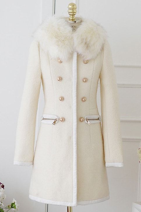 Snow Weather, Best Winter Outfits, Coat Women Fashion, Stylish Coat, Trendy Fashion Tops, White Snow, Shearling Coat, Midi Skirts, Girls Fashion Clothes