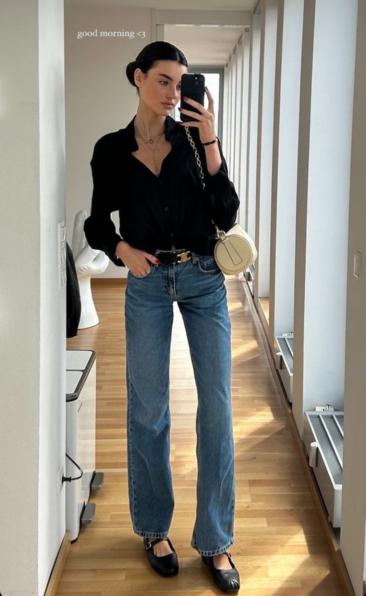 Black Jeans And Blouse Outfit, Outfit For Flat Chested, Jeans And Shirt Outfit Woman, Navy And Black Outfit, London Outfit Ideas, Summer Work Outfits Office, Office Fits, Trouser Outfit, Fashion Fails