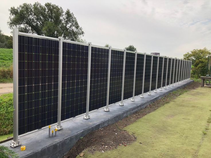 a row of solar panels sitting on top of a field