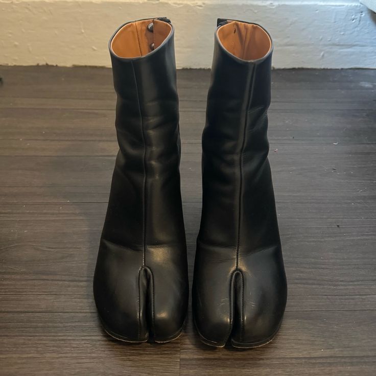 Maison Margiela, 37.5 Margiela Outfit, Maison Martin Margiela Shoes, Broken Foot, Tabi Boots, Maison Margiela Tabi, Margiela Tabi, Margiela Shoes, Martin Margiela, Lady Gaga