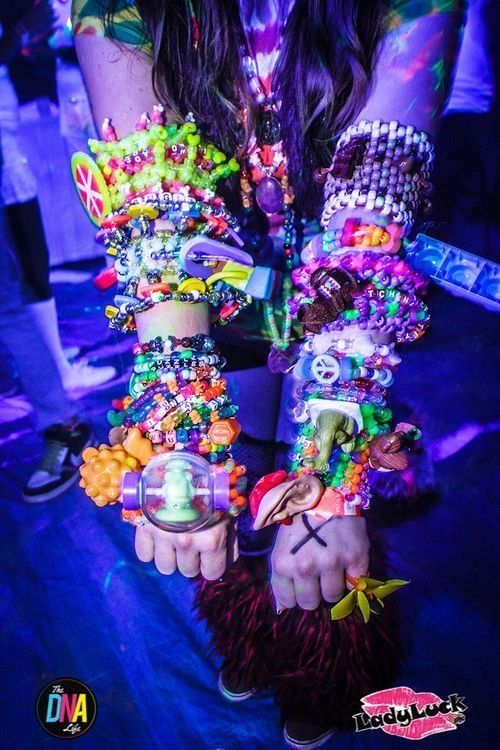 Scene Kid Aesthetic, Arcade Carpet, Scene Kandi, Rave Aesthetic, Kid Aesthetic, Diy Kandi Bracelets, Scene Aesthetic, Diy Kandi, Scene Core