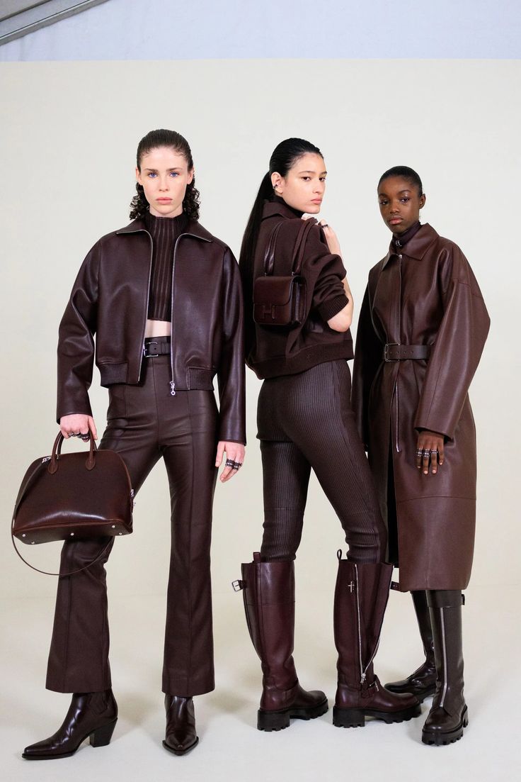 Hermès Fall 2024 Ready-to-Wear Collection | Vogue Leather Trend 2024, Hermes Clothes, Paris Vogue, Leather Trend, Coat Trends, Chic Leather, Black Women Fashion, Winter Coats Women, Vogue Paris