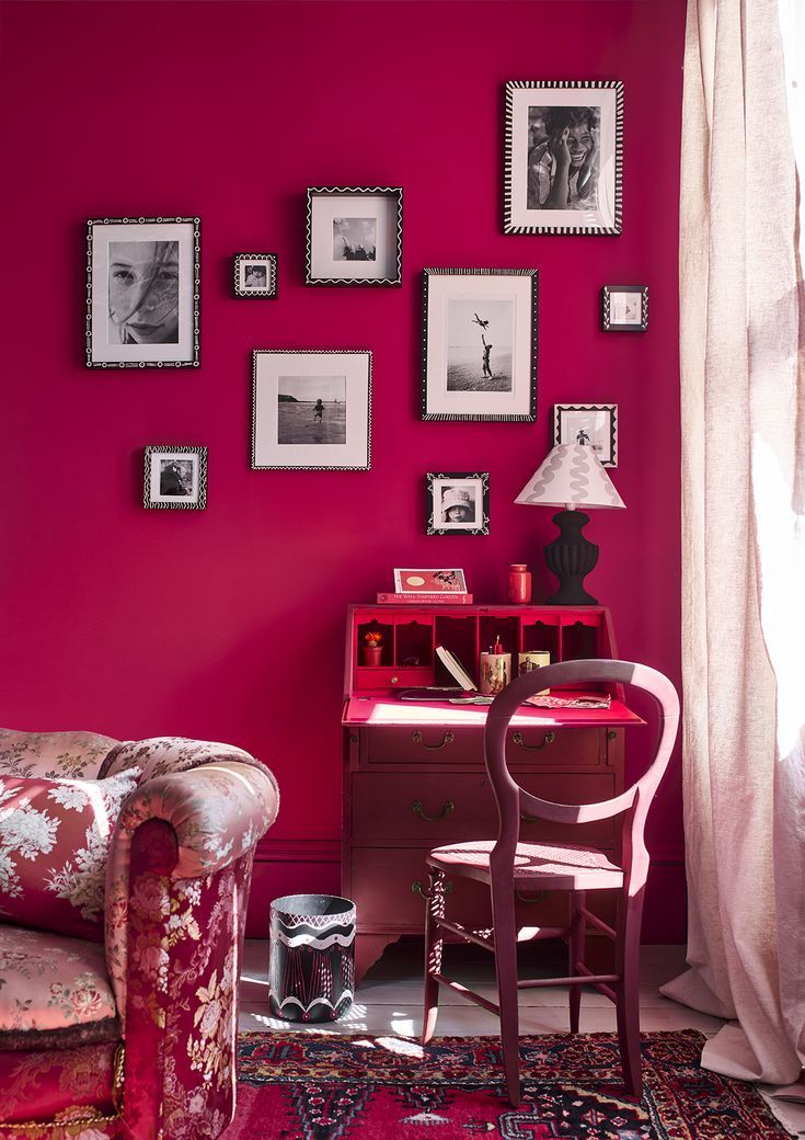 Hot Pink Wall Paint by Annie Sloan - Capri Pink Pink Wall Paint, Annie Sloan Wall Paint, Sala Vintage, Pink Painted Walls, Hot Pink Walls, Comfy Bedroom, Living Room Corner, Viva Magenta, Room Corner