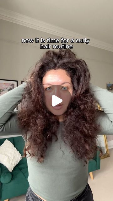 Curly Hair Routine No Products, No Product Curly Hair, How To Detangle Curly Hair, How To Style Long Curly Hair, Curly Hair For Beginners, 2b Curly Hair Routine, How To Get Curl Definition, How To Properly Diffuse Curly Hair, Refreshing Curly Hair