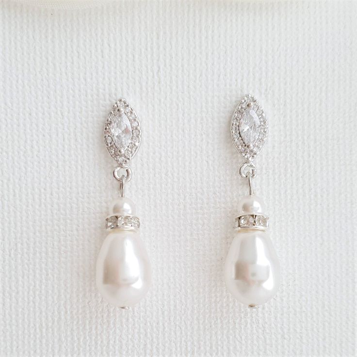 Gold Teardrop Pearl Earrings for Weddings- Ella - PoetryDesigns Simple Bridal Jewelry Sets, Pearl Wedding Jewelry Sets, Bridal Jewelry Pearl Sets, Simple Bridal Jewelry, Pearl Teardrop Earrings, Pearl Bridesmaid Jewelry, Teardrop Pearl Earrings, Pearl Pendant Earrings, Bijoux Art Nouveau