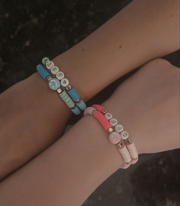 Clay Bead Bracelet Ideas Love, Clay Bead Best Friend Ideas, Clay Bead Bestie Bracelet Ideas, Friendship Beaded Necklaces, Clay Bead Bracelet Friendship, Clay Bead Bracelet Ideas Bsf, Cute Bff Clay Bead Bracelets, Clay Beads Friendship Bracelet Ideas, Matching Preppy Bracelets