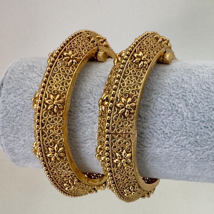 Gold Kada bangles Pair, Indian Amrapali bangles, Antique bangles, Temple Jewelry, South indian bangles, Bridal Bangles, Indian Wedding,  Antique Openable Bangles With Gold Plating sold as a Pair Classic Design Antique Bangle Ships from California, USA Delivery in 3-5 business days in the USA Temple Style Gold-plated Bangle For Festivals, Ornate Brass Bangle For Wedding, Traditional Heavy Gold-plated Bangle, Luxury Traditional Brass Bangle, Gold-plated Bollywood Bangle, The Bangles, Bangles Indian, Bridal Bangles, Temple Jewellery