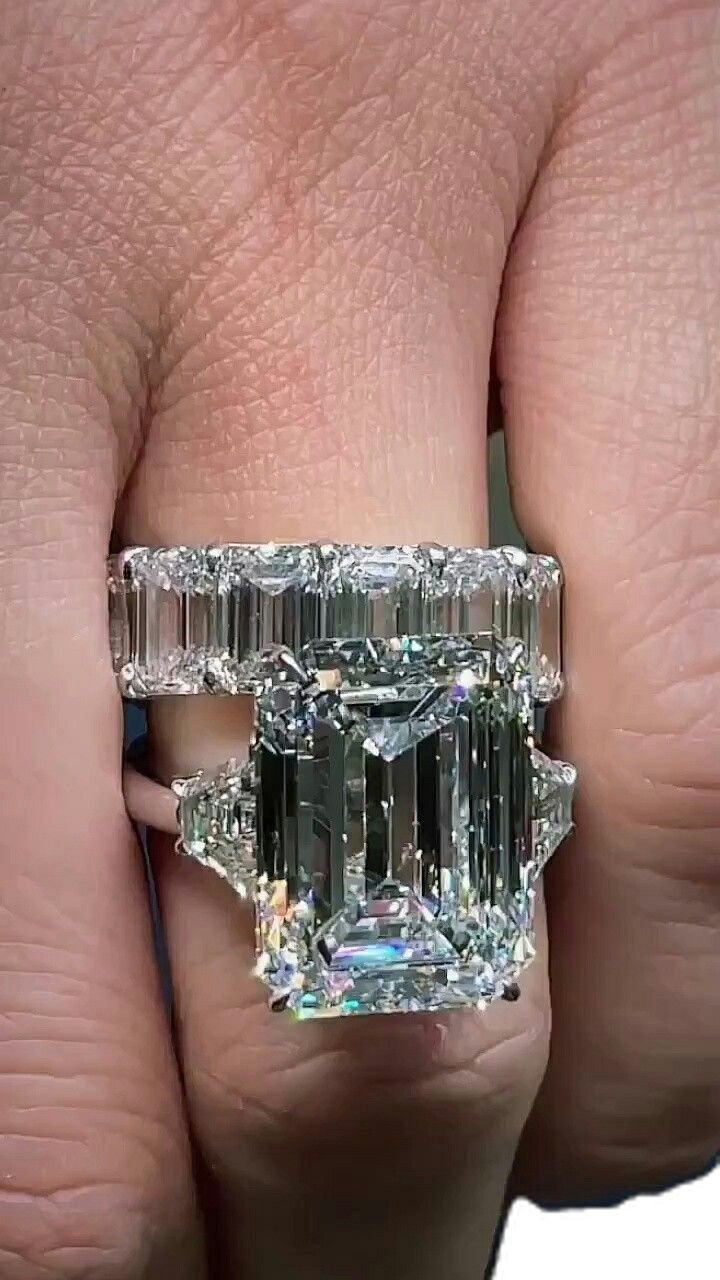 Emerald Engagement Ring Big, Luxury Diamond Cut Emerald Ring, Luxury Silver Emerald Cut Ring, Luxury Emerald Cut Vvs Clarity Rings, Luxury Emerald-cut Diamond Ring, Harry Winston Engagement Ring, Emerald Cut Ring, Big Engagement Rings, Yellow Engagement Rings