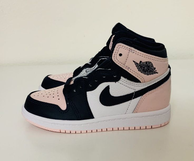 Nike Shoes Jordans Air Force High Tops, Jordan Custom Shoes, Cool Air Jordans, Cool Nike Shoes Women Sneakers, Nike Shoes Pictures, Nike Jordan Air 2, Nike Jordan Shoes Women, Shoes Sneakers Jordans Women, Real Jordans Shoes