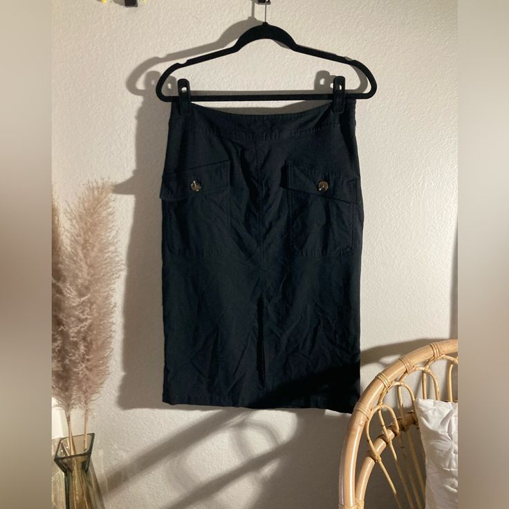 New Without Tags Black Cargo Skirt For Work, Black Cargo Skirt For Spring Workwear, Black Mini Cargo Skirt For Work, Casual Black Cargo Skirt For Work, Chic Black Pencil Skirt With Pockets, Black Pencil Skirt With Pockets For Spring, Pleated Jacket, Bow Detail Dress, People Shopping