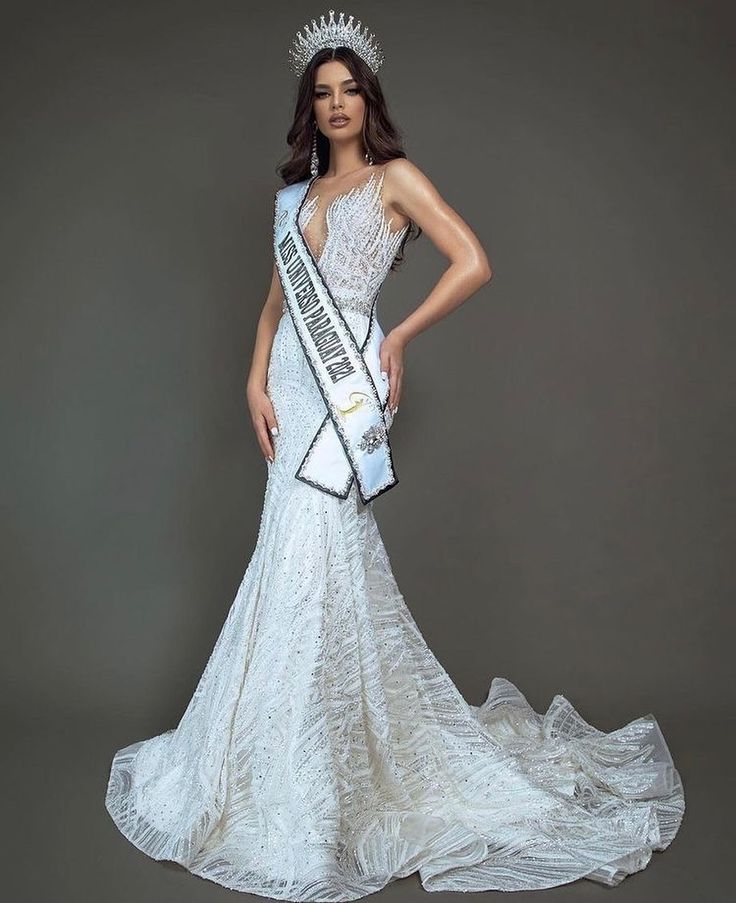 Pageant Queens Photoshoot, Miss Universe Dresses Gowns, Photoshoot Gown Ideas, Pageant Photoshoot Poses, Best Miss Universe Gowns, Pagent Outfit Ideas, Pageant Poses Photography, Beauty Pageant Photoshoot, Miss Universe Aesthetic