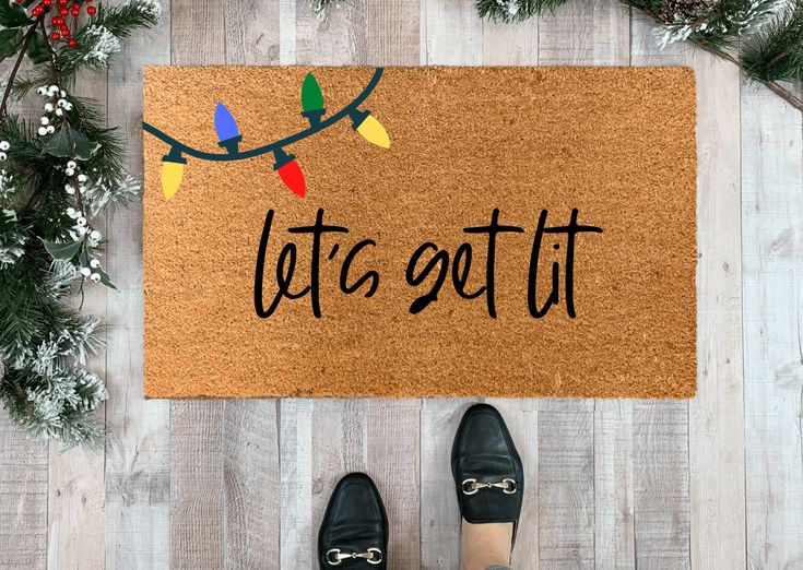 Doormat - Funny Christmas Door Mat Buddy The Elf Doormat, Welcome Mat Ideas Funny, Holiday Door Mat Ideas, Christmas Front Door Mat Ideas, Christmas Door Mat Ideas Diy, Holiday Doormat Diy, Painted Doormat Ideas, Funny Doormats Hilarious, Paint Door Mat