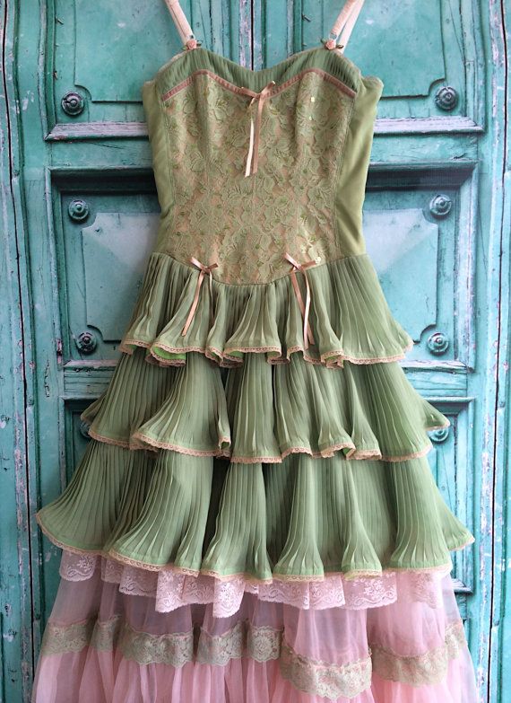 Handmade Party Dress, Nature Inspired Outfits Fashion, Pink Outfits Vintage, Limited Too 2000s Clothes, Light Pink And Green Outfit, Olive And Pink Outfit, Green With Pink Outfit, Lovelock Hair, Fairycore Outfit Pink