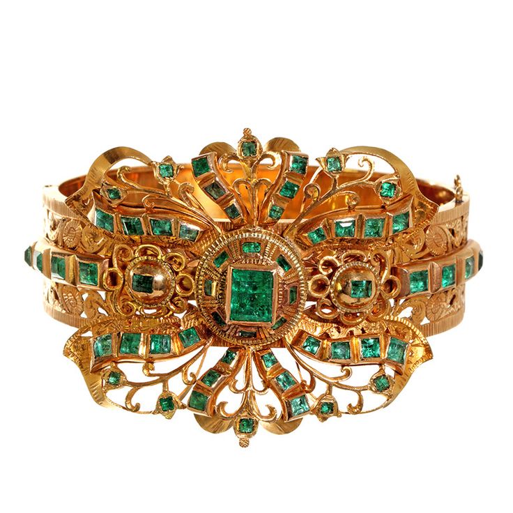 Antique Gold Emerald Bangle Antique Bangles, Georgian Jewelry, Antique Locket, Silver Locket, Antique Bracelets, Vintage Fine Jewelry, Bangles Making, Emerald Jewelry, Vintage Jewels