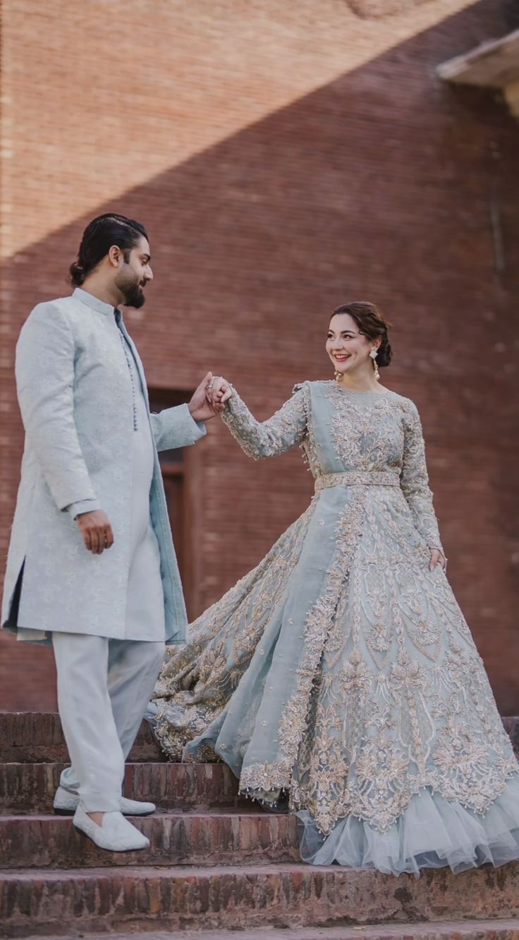 Walima Dresses Pakistani Brides, Pakistani Engagement Dresses, Walima Dresses Pakistani, Wedding Matching Outfits, Long Wedding Veil, Engagement Dress For Bride, Nikah Outfit, Nikah Dress, Walima Dress